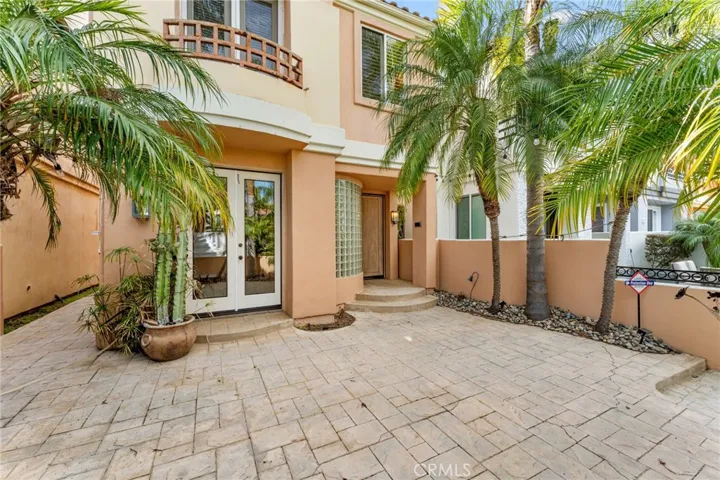 609 21st, Huntington Beach, California 92648