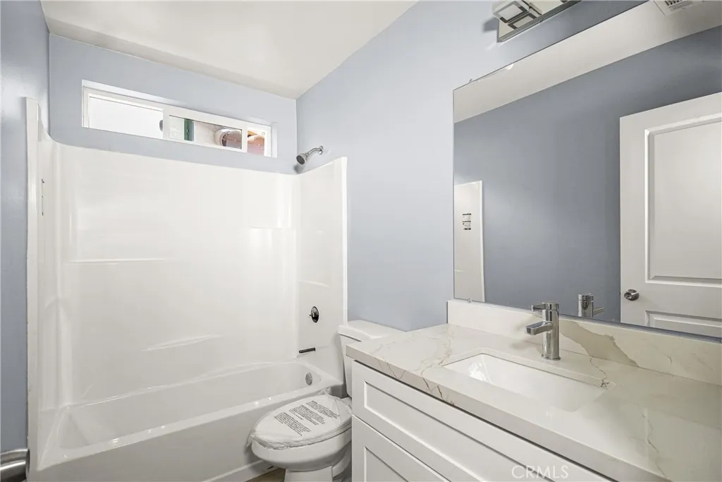Upstaires main bathroom