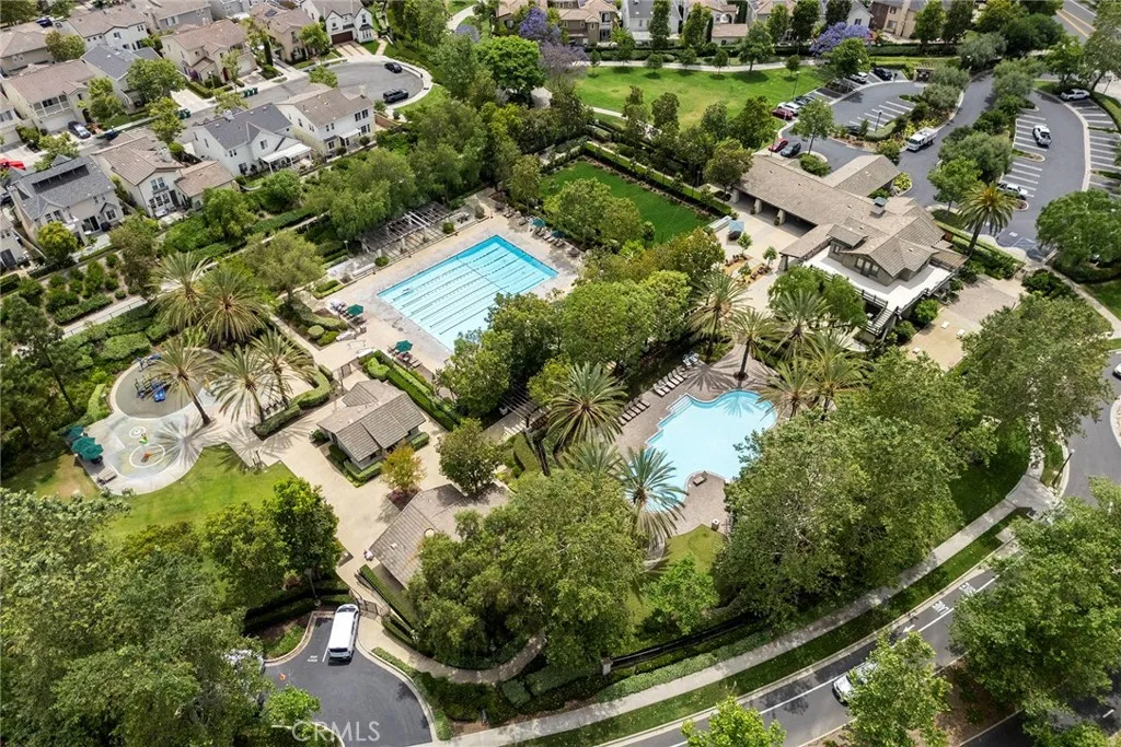 Oak Knoll Village amenities.