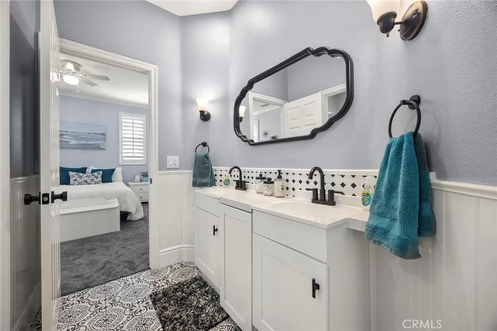 Shared bath for upstairs bedrooms #2 and #3.