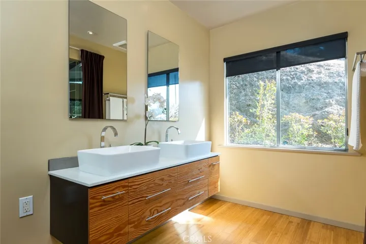 2770 Mira Vista Drive, Glendale, California 91208