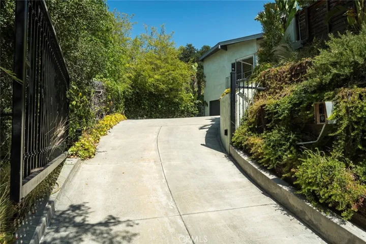 2770 Mira Vista Drive, Glendale, California 91208