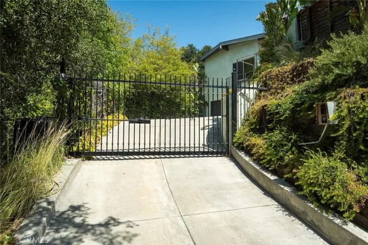 2770 Mira Vista Drive, Glendale, California 91208