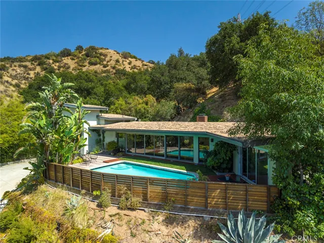 2770 Mira Vista Drive, Glendale, California 91208