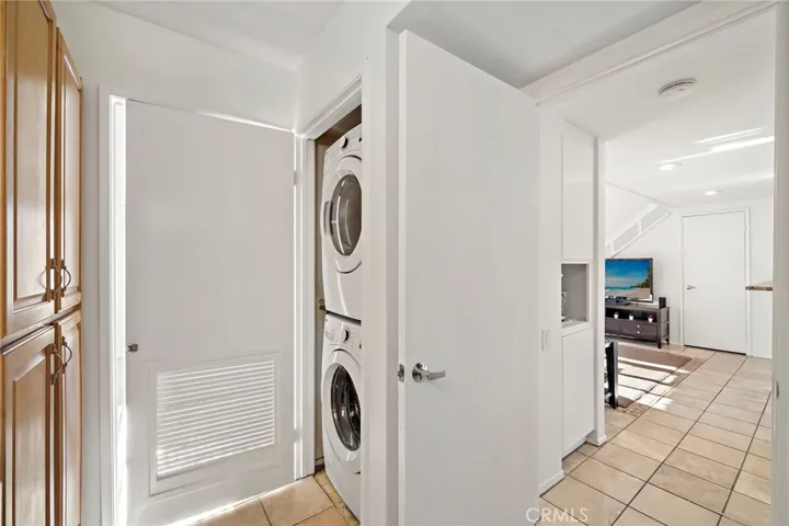 Private indoor laundry (included)