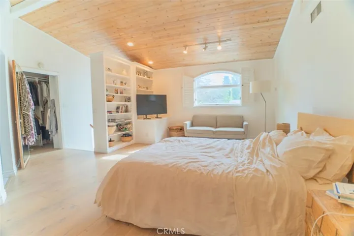 5179 Canoga Ave, Woodland Hills, California 91364