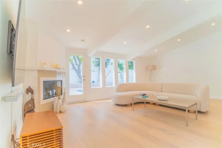 5179 Canoga Ave, Woodland Hills, California 91364