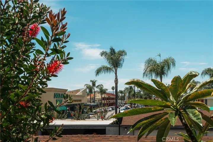 Conveniently located next to plaza
