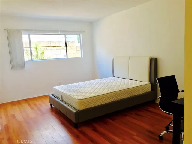 2302 Oak Street, Santa Monica, California 90405