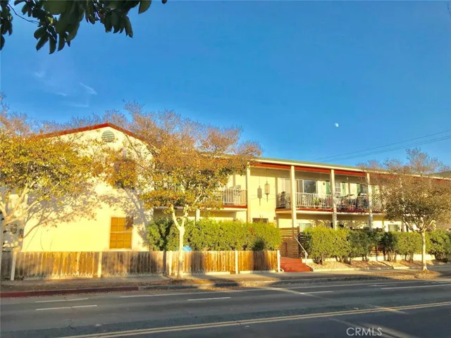 2302 Oak Street, Santa Monica, California 90405