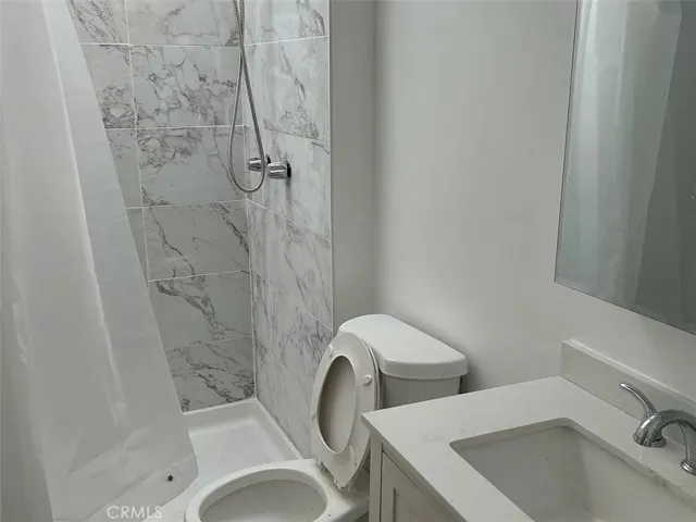 2302 Oak Street, Santa Monica, California 90405