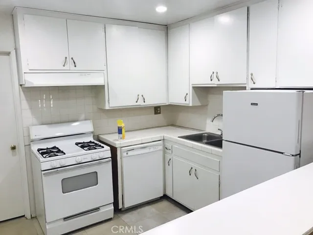 2302 Oak Street, Santa Monica, California 90405