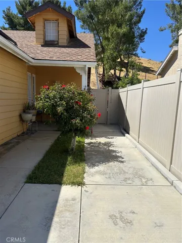 28243 Royal, Castaic, California 91384