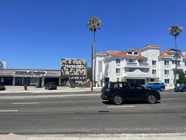 Surf shops and Hotel Hermosa just around the corner