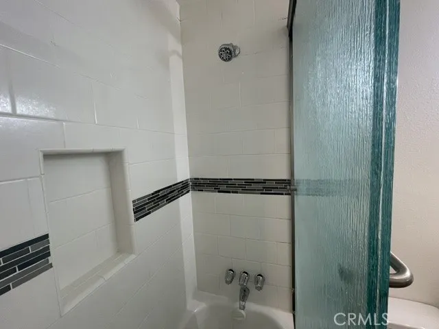 Modern tile enclosure