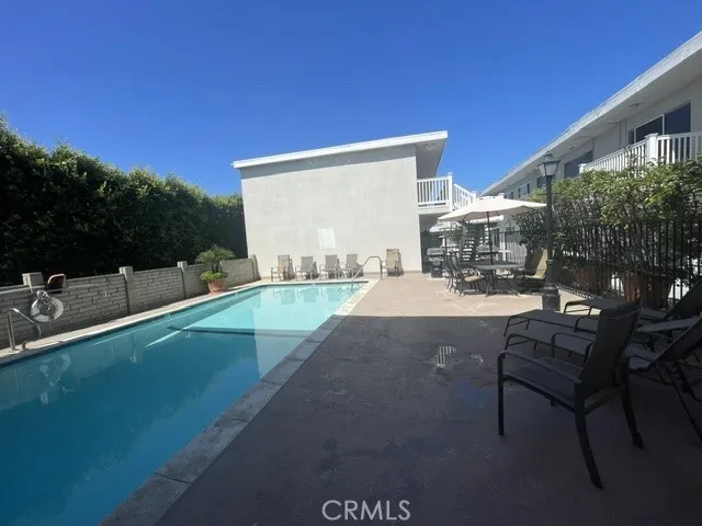 Pool lounging and dining