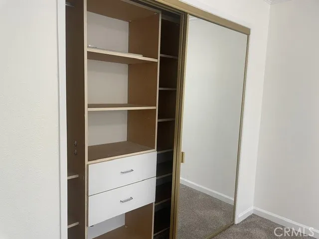 Closet unit built-in