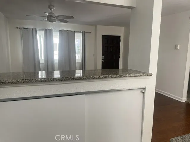Breakfast bar storage