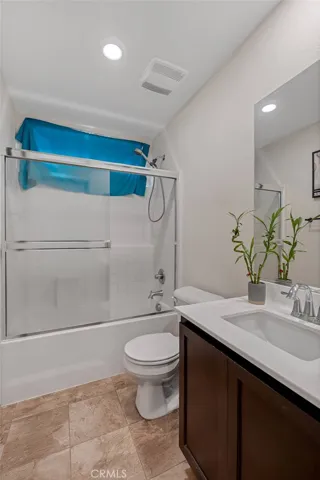 13050 Oakwood, Victorville, California 92392