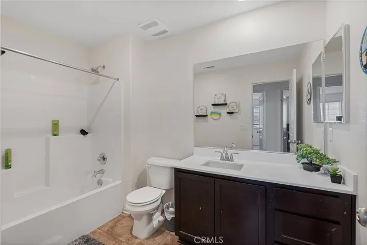 13050 Oakwood, Victorville, California 92392