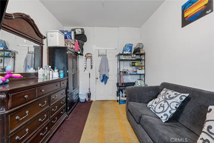 13050 Oakwood, Victorville, California 92392