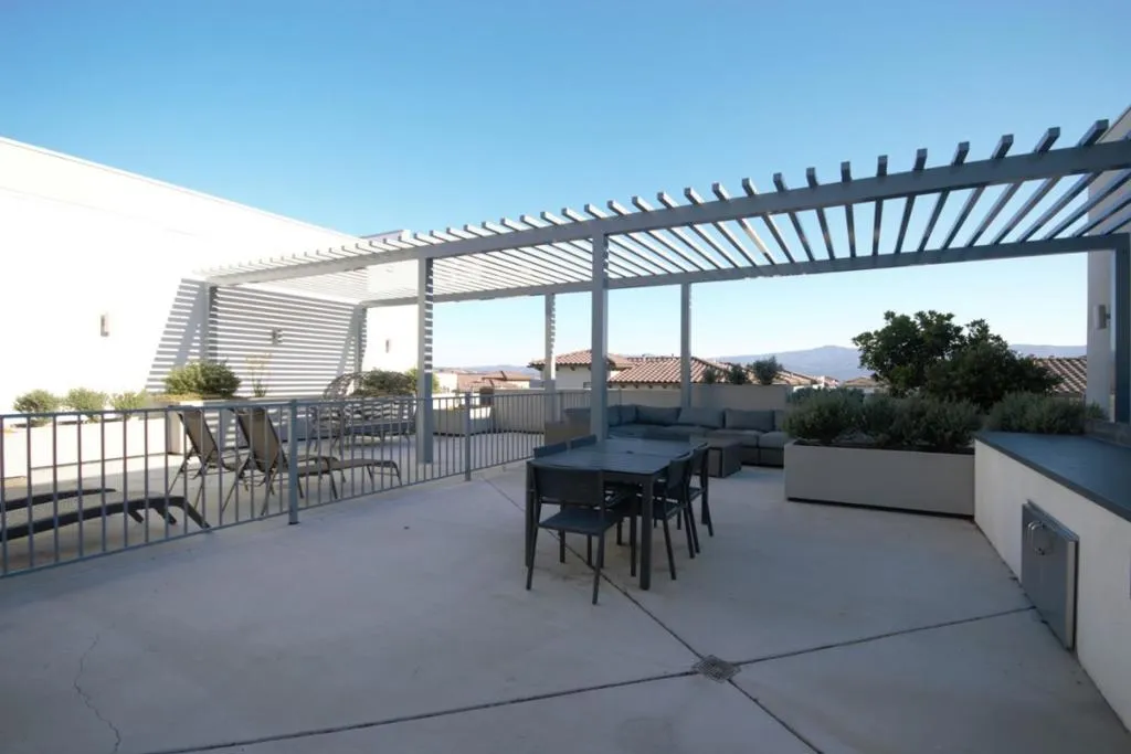 COMMON AREA-SKY DECK