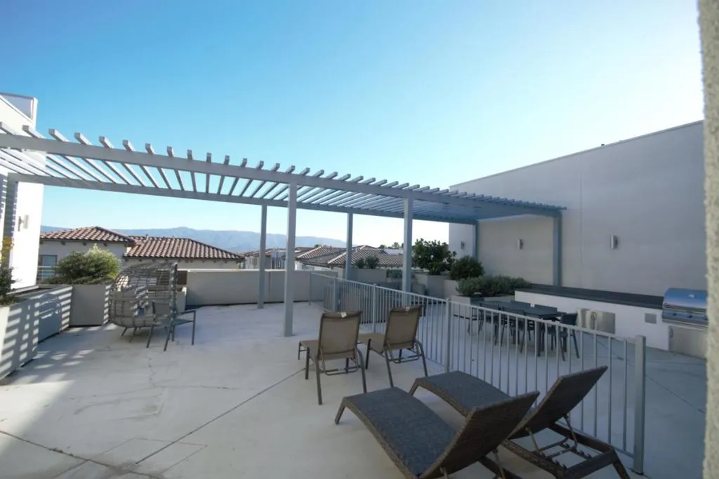COMMON AREA-SKY DECK