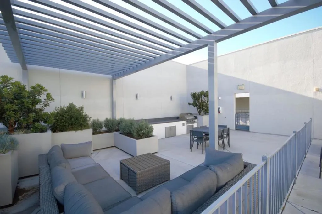 COMMON AREA-SKY DECK