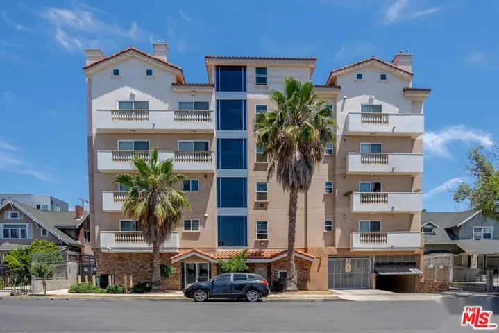 1026 S Oxford Ave #204