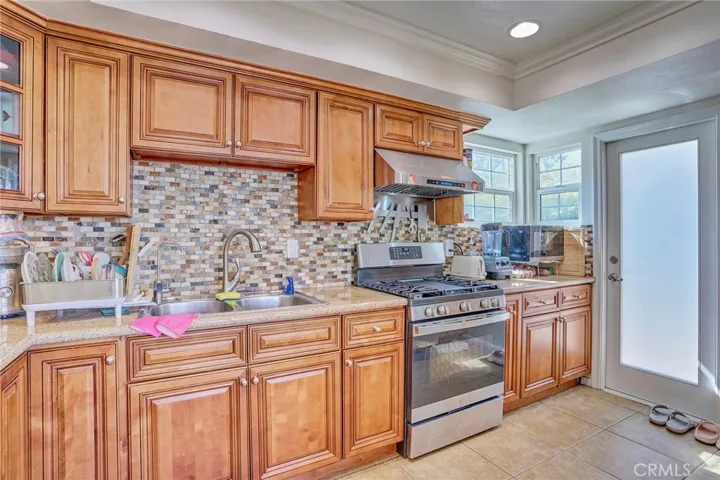 1409 Lakeside Lane, Huntington Beach, California 92648