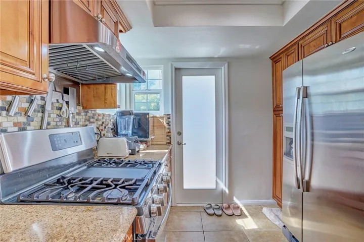 1409 Lakeside Lane, Huntington Beach, California 92648