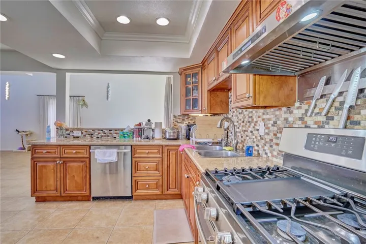 1409 Lakeside Lane, Huntington Beach, California 92648