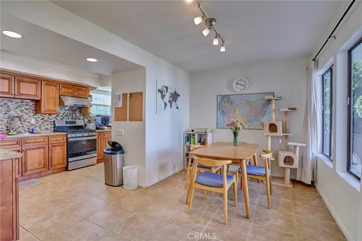 1409 Lakeside Lane, Huntington Beach, California 92648