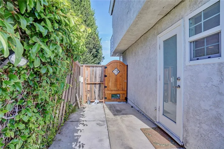 1409 Lakeside Lane, Huntington Beach, California 92648