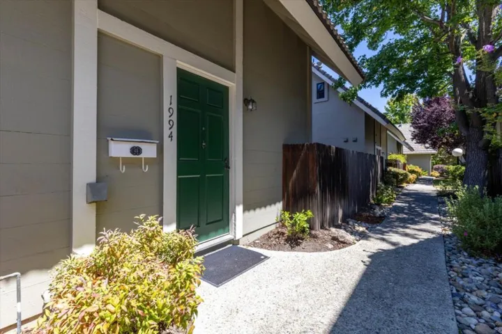 1994 Silverwood Avenue, Mountain View, California 94043