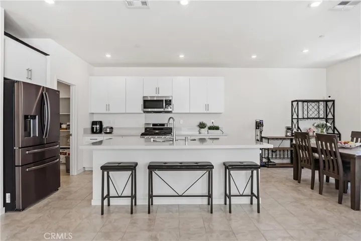 15964 Caterpillar, Fontana, California 92336