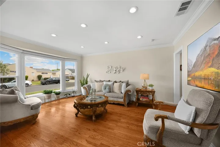 3926 Centralia, Lakewood, California 90712