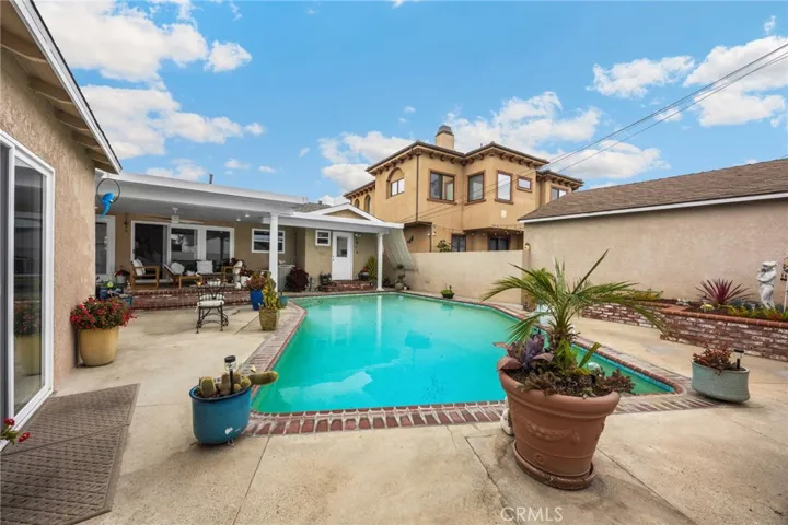 3926 Centralia, Lakewood, California 90712