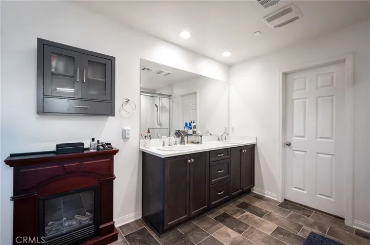 Primary Bathroom (2)