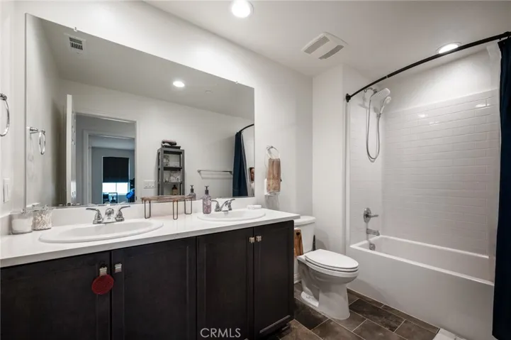 Upstairs Bathroom (3)