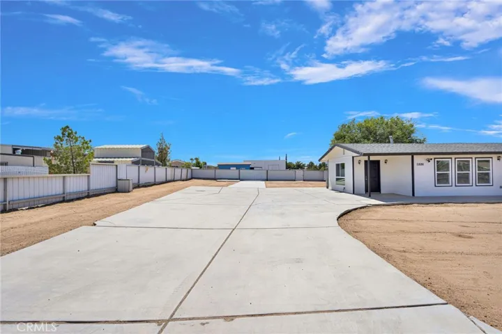 11886 Locust, Hesperia, California 92345