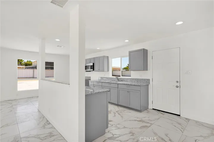 11886 Locust, Hesperia, California 92345