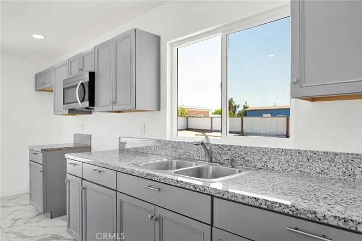 11886 Locust, Hesperia, California 92345