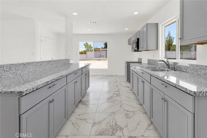 11886 Locust, Hesperia, California 92345