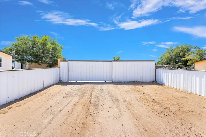 11886 Locust, Hesperia, California 92345