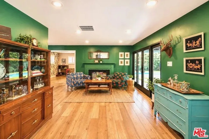 5245 Ventura Canyon Avenue, Sherman Oaks, California 91401
