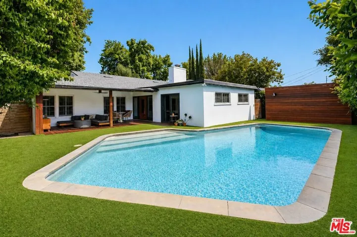 5245 Ventura Canyon Avenue, Sherman Oaks, California 91401