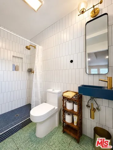 5245 Ventura Canyon Avenue, Sherman Oaks, California 91401