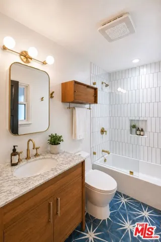 5245 Ventura Canyon Avenue, Sherman Oaks, California 91401