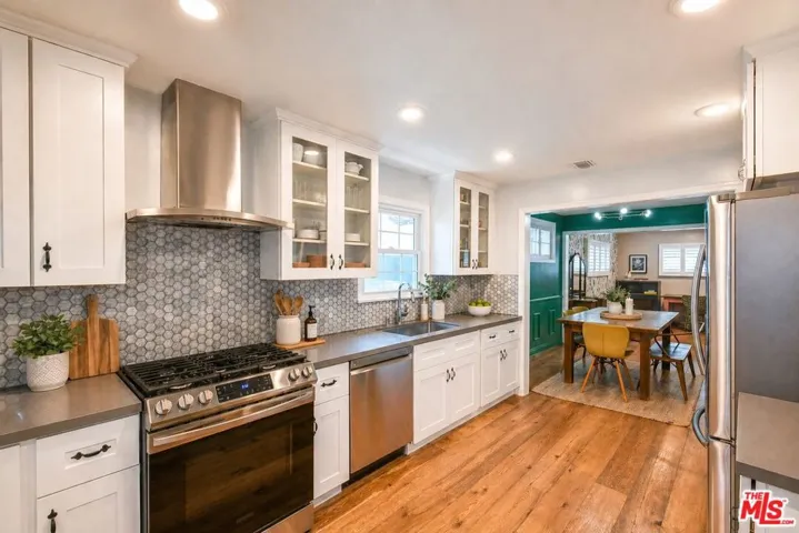 5245 Ventura Canyon Avenue, Sherman Oaks, California 91401